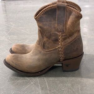 Lane Leather Distressed Cowboy Boot Braiding Details Tan